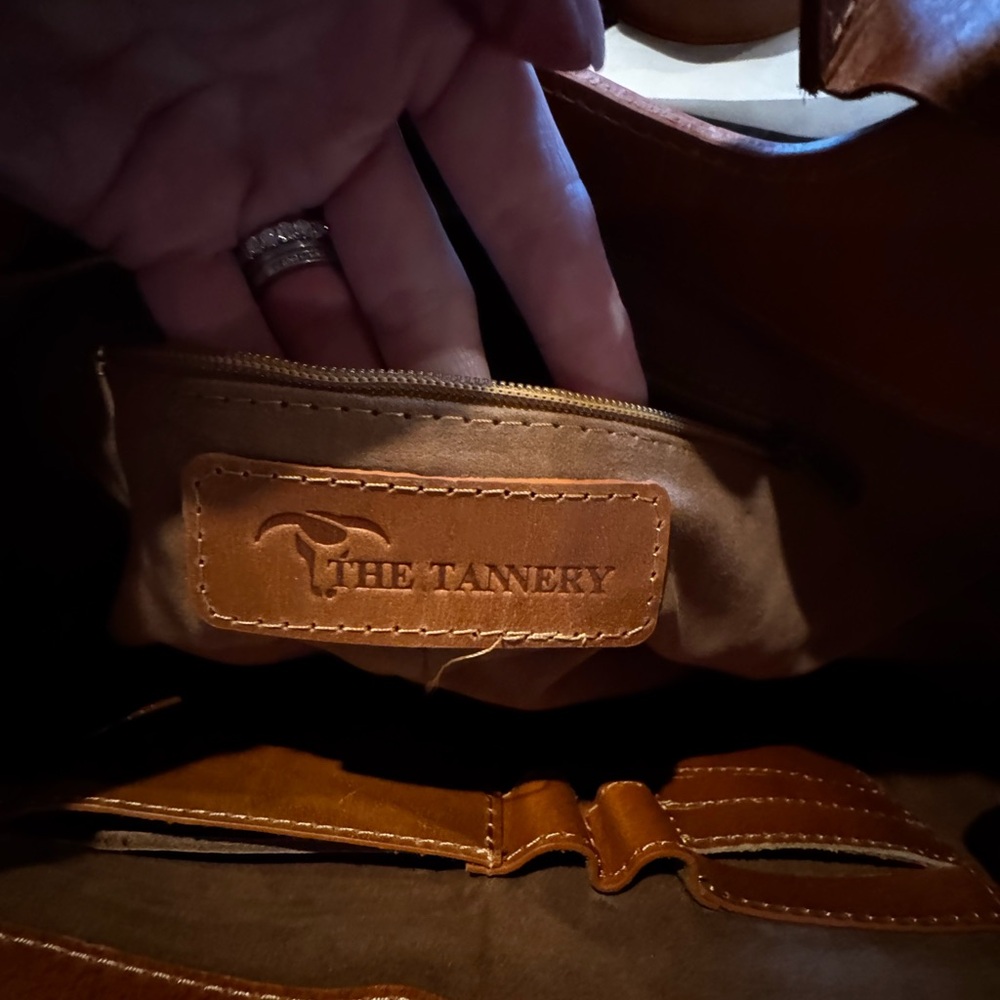 Tannery West Shoulder Bag - Classic Brown - Picture 4 of 7